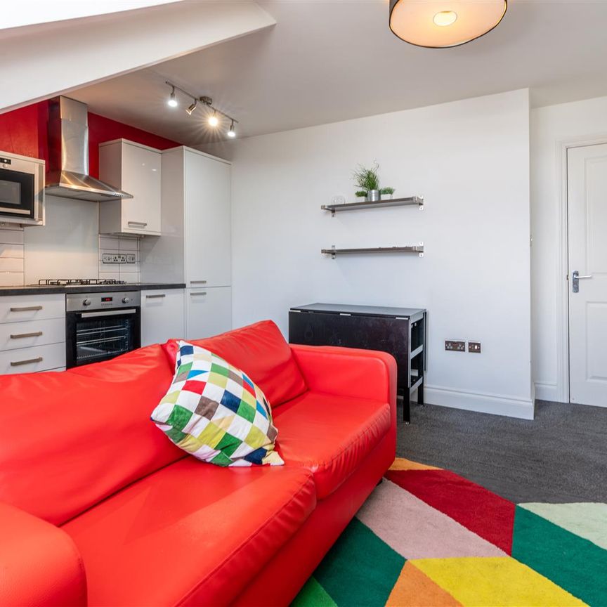 3 bed apartment to rent in Jesmond Road, Newcastle Upon Tyne, NE2 - Photo 1