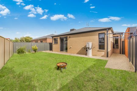 Modern Family Living in Strathfieldsaye - Photo 4