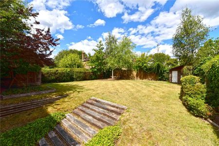 Elegant Grade II Listed residence set over five floors with larger than usual garden in the heart of Windsor. - Photo 3