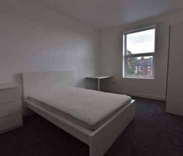 2 bedroom Flat in Kelso Road, Leeds - Photo 4