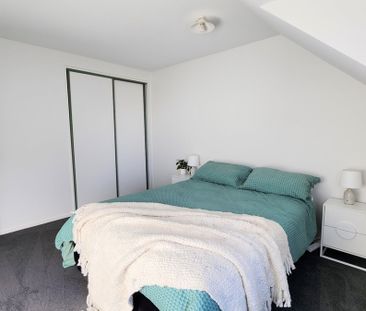 Semi-Furnished Townhouse with Double Internal Garage in Perfect Loc... - Photo 3