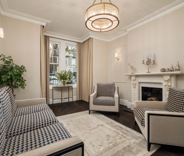 A beautifully refurbished semi-detached house with a private garden... - Photo 2