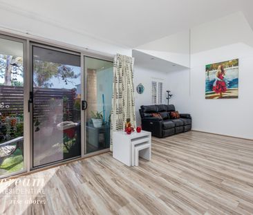 2/102 Eggleston Crescent, Chifley ACT 2606 - Townhouse For Rent | D... - Photo 2