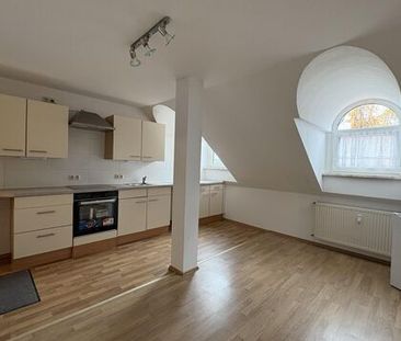 Charmante Dachgeschosswohnung mit Einbauküche in Meerane - Photo 5