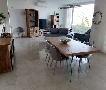 Luxury villa with sea view in Santa Ponsa - Photo 2