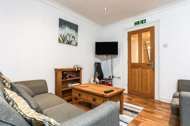 6 bedroom terraced house to rent - Photo 1