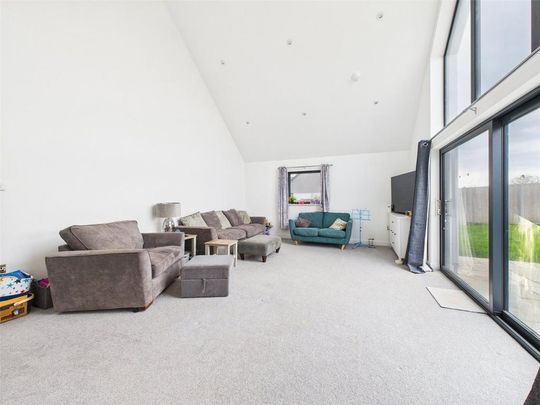 4 bedroom detached house to rent - Photo 1