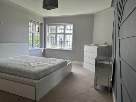 3 bedroom flat to rent - Photo 4