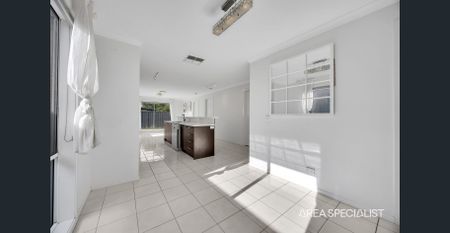 Beautiful Family Home in the Heart of Tarneit - Photo 3