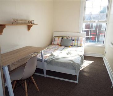 5 bedroom terraced house to rent - Photo 4