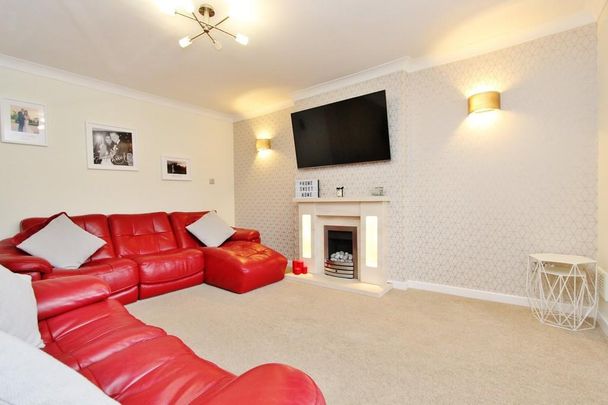 4 bedroom detached house to rent - Photo 1