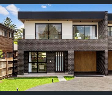 Modern Four-Bedroom Haven with Designer Interiors and Parkside Appeal - Photo 5