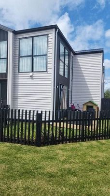 Modern 3BR Home in Bucklands Beach - Photo 1