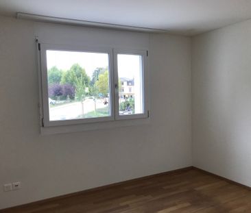 Helle 3 1/2- Zimmer Wohnung im 3. OG mit Balkon - Photo 2