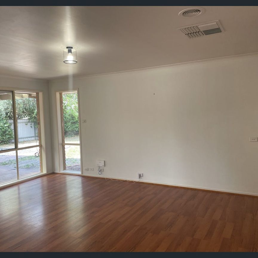 Spacious Family Home in Jindera - Photo 1