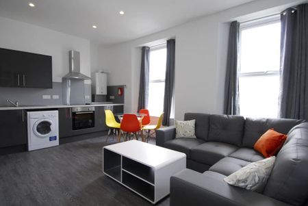 4 bedroom flat to rent - Photo 3