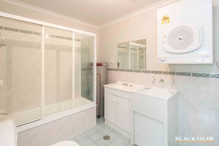 Spacious 2 Bedroom Unit - Photo 5