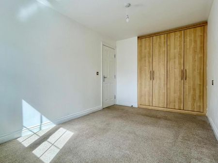 4 bedroom semi-detached house to rent - Photo 3