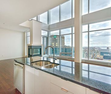 360 René-Lévesque Ouest, Montréal, QC - Photo 1