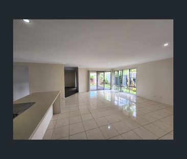 SPACIOUS 4 BEDROOM FAMILY HOME WITH OPEN KITCHEN LIVING DINING WITH... - Photo 2