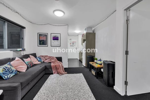 1 Bedroom Apartment - Photo 1