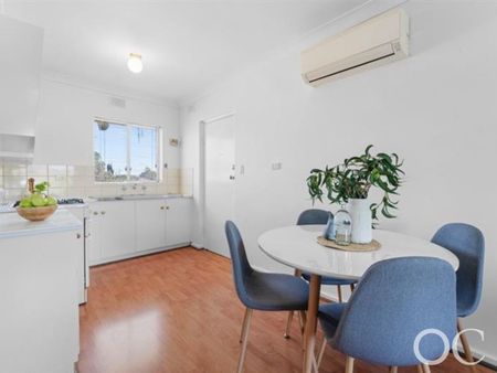 Open the Door To Easy Inner-North Living Moments - Photo 3