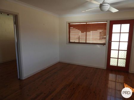 CONVENIENT 2 BEDROOM UNIT - Photo 2