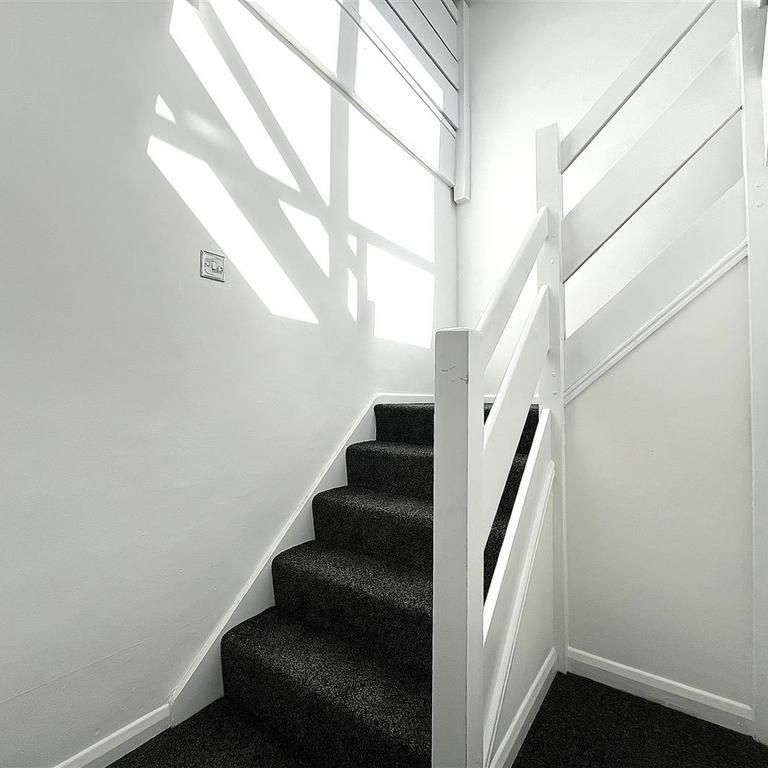 2 bedroom maisonette to rent - Photo 1