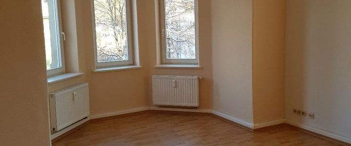 "Neu" sehr schöne 2 und 4 Raumwohnungen z.B. 2-Raum 75qm 1OG 383€ Kaltmiete mit Parkett und Erker - Foto 1