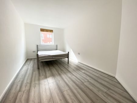 5 Elmira Way, SALFORD - Photo 3