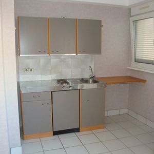 APPARTEMENT - 38 m2 - 2 pièces b rue GÃ©nÃ©ral Mangin à SARREGUEMINES 57200 - Photo 2