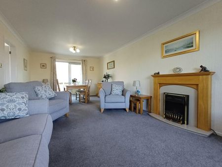 4 bedroom detached house to rent - Photo 4