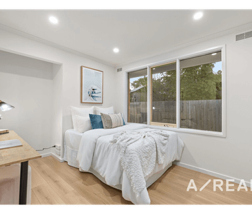 Spacious Family Home with Separate Home Office in a Quiet Court Set... - Photo 5