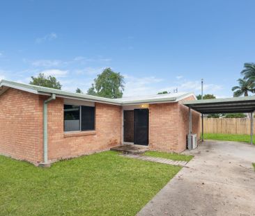 Three Bedroom Freshly Painted Home - Photo 5