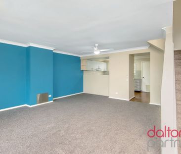 Three Bedroom Townhouse in Perfect Location! - Photo 1