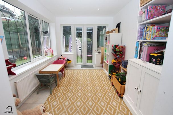 3 bedroom semi-detached house to rent - Photo 1