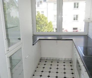 Düsseldorf-Grafenberg: 4-Zimmer-Wohnung mit Einbauküche, Balkon und... - Foto 3