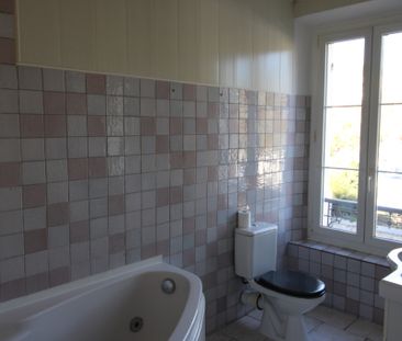 Location Appartement 3 pièces 81m² HYERES 83400 - Photo 3