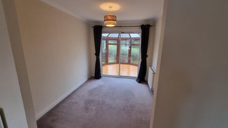 3 bedroom detached house to rent - Photo 2