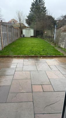 1 bedroom in a house share to rent - Photo 1