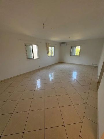 Location maison 4 pièces - 106.22m² à Saint pierre (97410) - Photo 3