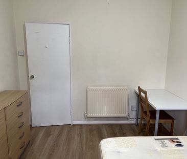 Room in a Shared Flat, Lancaster Court, SW6 - Photo 6