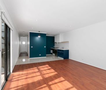 Prime location and neat as a pin - Photo 4