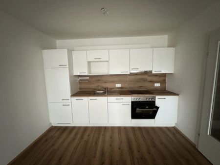 3 Zimmerwohnung mit großer Loggia - unbefristeter Mietvertrag - Photo 2