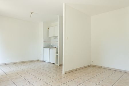 Rue des Acacias - Appartement situé au rez-de-chaussée - Photo 5