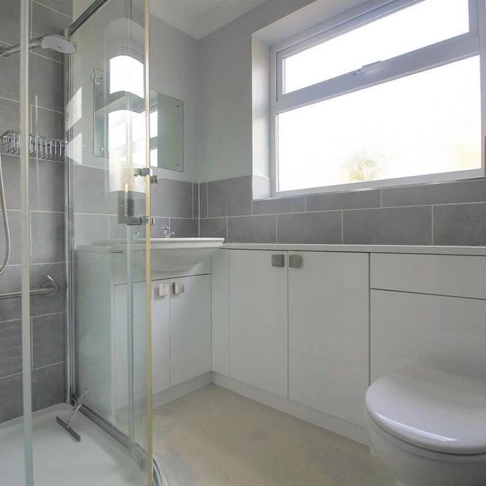 3 bedroom detached bungalow to rent - Photo 1