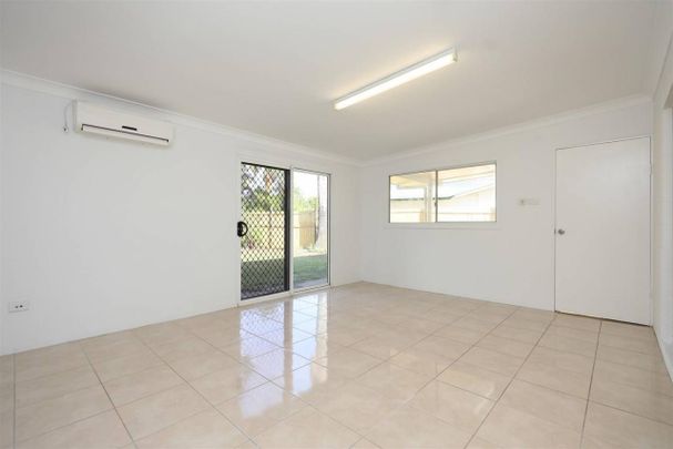 3 Bedroom Air Conditioned Home - Fully Fenced - Photo 1