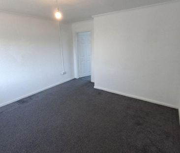 3 bedroom end of terrace house to rent - Photo 3