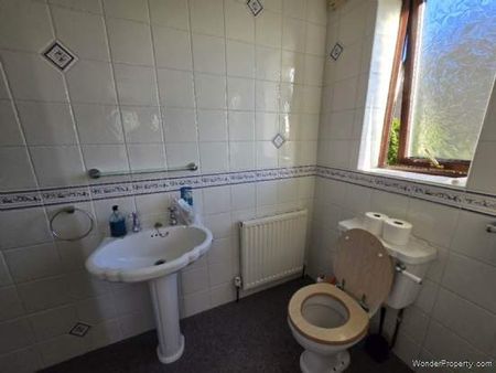 3 bedroom property to rent in Dewsbury - Photo 4