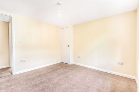 A charming terraced cottage set in a central Sevenoaks location ideal of the amenities of the town. - Photo 3